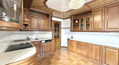 Продам квартиру 4-х комнатную с общей площадью 128м2, 1/2 эт., на улице Володарского ул, Первомайский район, г. Киров, Кировская обл., Россия, агентство Интернет-партнер. Фотография №1