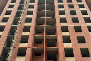 Продам квартиру 2-х комнатную с общей площадью 80м2, 11/14 эт., на улице Примакова ул, Ленинский район, г. Махачкала, Дагестан респ., Россия, агентство Интернет-партнер
