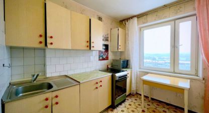 Продам квартиру 2-х комнатную с общей площадью 56.2м2, 7/9 эт., на улице Кольский пр-кт, Первомайский район, г. Мурманск, Мурманская обл., Россия, агентство Интернет-партнер. Фотография №1