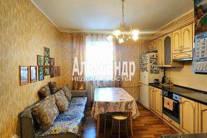 Продам квартиру 2-х комнатную с общей площадью 77м2, 1/7 эт., на улице Восточная ул, г. Кириши, Ленинградская обл., Россия, агентство Интернет-партнер