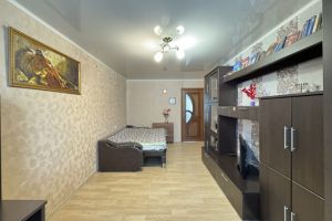 Продам квартиру 2-х комнатную с общей площадью 50.1м2, 1/5 эт., на улице Молодой гвардии ул, Бежицкий район, г. Брянск, Брянская обл., Россия, агентство Интернет-партнер