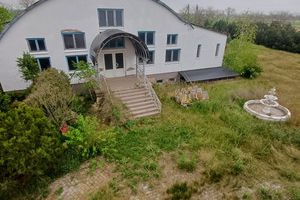 Продам торговое помещение с общей площадью 200м2, на улице Коростенская ул, г. Молочное, Крым авт. респ., Россия, агентство Интернет-партнер