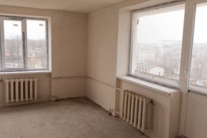 Продам квартиру 2-х комнатную с общей площадью 51м2, 5/5 эт., на улице Гайнутдинова ул, г. Саки , Крым авт. респ., Россия, агентство Интернет-партнер