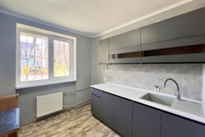 Продам квартиру 2-х комнатную с общей площадью 51.1м2, 1/5 эт., на улице Крымская, г. Саки , Крым авт. респ., Россия, агентство Интернет-партнер