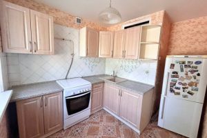 Продам квартиру 3-х комнатную с общей площадью 44.1м2, 1/2 эт., на улице 2-й гвардейской армии ул, Центральный район, г. Симферополь , Крым авт. респ., Россия, агентство Интернет-партнер