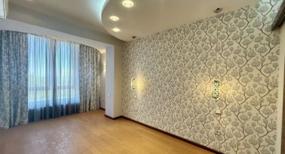 Продам квартиру 3-х комнатную с общей площадью 119м2, 8/9 эт., на улице И франко, Киевский район, г. Симферополь , Крым авт. респ., Россия, агентство Интернет-партнер. Фотография №1