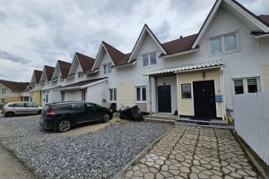 Продам квартиру 3-х комнатную с общей площадью 77.4м2, 1/2 эт., на улице Парковая ул, г. Костомукша, Карелия респ., Россия, агентство Интернет-партнер