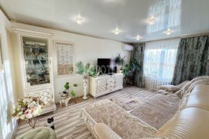 Продам квартиру 2-х комнатную с общей площадью 47.5м2, 2/3 эт., на улице Ленина ул, г. Курганинск, Краснодарский край, Россия, агентство Интернет-партнер