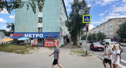 Сдам торговое помещение с общей площадью 375м2, на улице Кирова пр-кт, Октябрьский район, г. Мурманск, Мурманская обл., Россия, агентство Интернет-партнер. Фотография №1