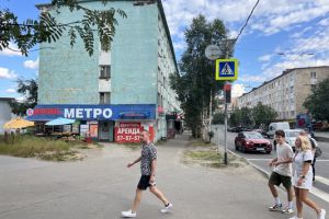 Сдам торговое помещение с общей площадью 375м2, на улице Кирова пр-кт, Октябрьский район, г. Мурманск, Мурманская обл., Россия, агентство Интернет-партнер