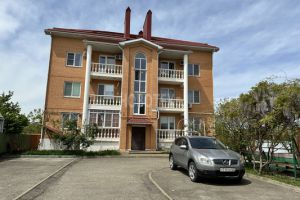Продам квартиру 3-х комнатную с общей площадью 82м2, 3/3 эт., на улице 50 лет октября ул, г. Северская, Краснодарский край, Россия, агентство Интернет-партнер