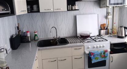 Продам квартиру 2-х комнатную с общей площадью 43.6м2, 4/5 эт., на улице Героев-североморцев пр-кт, Ленинский район, г. Мурманск, Мурманская обл., Россия, агентство Интернет-партнер. Фотография №1