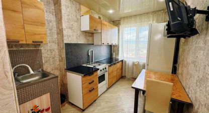 Продам квартиру 2-х комнатную с общей площадью 44м2, 8/9 эт., на улице Вокзальная ул, центральный район, г. Комсомольск-на-Амуре, Хабаровский край, Россия, агентство Интернет-партнер. Фотография №1