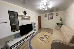 Продам квартиру 2-х комнатную с общей площадью 46м2, 5/9 эт., на улице Интернациональная ул, г. Нижневартовск, Ханты-Мансийский авт. окр., Россия, агентство Интернет-партнер