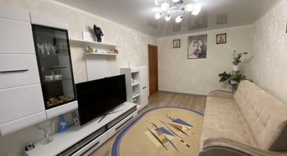 Продам квартиру 2-х комнатную с общей площадью 46м2, 5/9 эт., на улице Интернациональная ул, г. Нижневартовск, Ханты-Мансийский авт. окр., Россия, агентство Интернет-партнер. Фотография №1