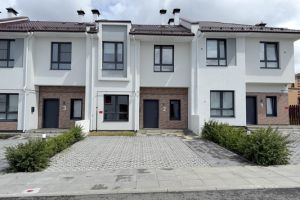 Продам коттедж/дачу 5-ти комнатную с общей площадью 105м2, на улице Абрикосовая ул, Квартал центральный район, г. Екатеринбург, Свердловская обл., Россия, агентство Интернет-партнер