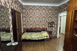 Продам квартиру 3-х комнатную с общей площадью 58м2, 5/5 эт., на улице Гагарина ул, Советский район, г. Махачкала, Дагестан респ., Россия, агентство Интернет-партнер