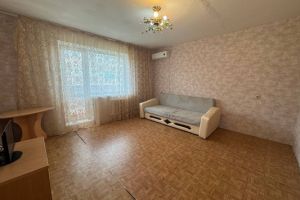Продам квартиру 2-х комнатную с общей площадью 51.2м2, 4/5 эт., на улице 1-й микро ул, г. Рабочий посёлок эльбан, Хабаровский край, Россия, агентство Интернет-партнер