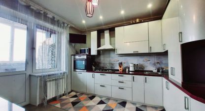 Продам квартиру 2-х комнатную с общей площадью 64м2, 9/9 эт., на улице С жилина ул, г. Медведево, Марий Эл респ., Россия, агентство Интернет-партнер. Фотография №1