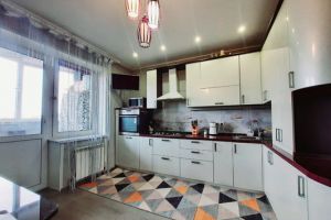 Продам квартиру 2-х комнатную с общей площадью 64м2, 9/9 эт., на улице С жилина ул, г. Медведево, Марий Эл респ., Россия, агентство Интернет-партнер