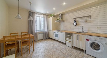 Продам квартиру 2-х комнатную с общей площадью 70м2, 6/10 эт., на улице Мира ул, Первомайский район, г. Пенза, Пензенская обл., Россия, агентство Интернет-партнер. Фотография №1