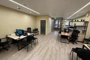 Продам торговое помещение с общей площадью 119.2м2, на улице Большая красная ул, Вахитовский район, г. Казань, Татарстан респ., Россия, агентство Интернет-партнер