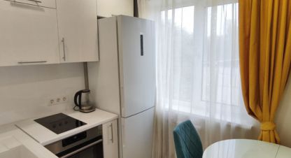 Продам квартиру 2-х комнатную с общей площадью 39.8м2, 3/5 эт., на улице Семафорная ул, Кировский район, г. Красноярск, Красноярский край, Россия, агентство Интернет-партнер. Фотография №1