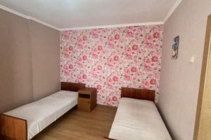 Сдам коттедж/дачу 2-х комнатную с общей площадью 50м2, на улице 3-го интернационала ул, г. Крымское, Крым авт. респ., Россия, агентство Интернет-партнер