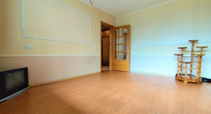 Продам квартиру 3-х комнатную с общей площадью 62.5м2, 3/9 эт., на улице Ленинградский пр-кт, Дзержинский район, г. Нижний Тагил, Свердловская обл., Россия, агентство Интернет-партнер. Фотография №1
