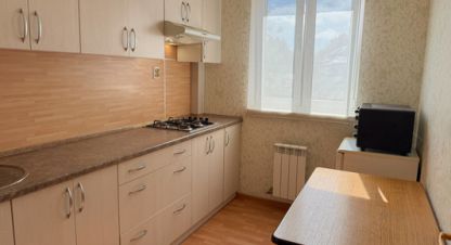 Продам квартиру 1 комнатную с общей площадью 36.8м2, 2/3 эт., на улице Балебина, г. Янтарный, Калининградская обл., Россия, агентство Интернет-партнер. Фотография №1