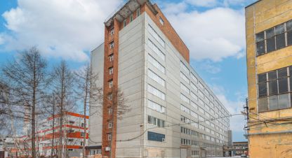 Сдам производственно-складское помещение с общей площадью 500м2, на улице Фронтовых Бригад, Эльмаш район, г. Екатеринбург, Свердловская обл., Россия, агентство Интернет-партнер. Фотография №1