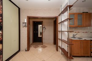 Продам квартиру 4-х комнатную с общей площадью 72.9м2, 8/9 эт., на улице Розы люксембур ул, Ленинский район, г. Иркутск, Иркутская обл., Россия, агентство Интернет-партнер