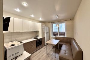 Продам квартиру 1 комнатную с общей площадью 40.2м2, 6/20 эт., на улице Рощинская ул, Уктус район, г. Екатеринбург, Свердловская обл., Россия, агентство Интернет-партнер