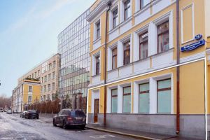 Продам торговое помещение с общей площадью 195.9м2, на улице Еропкинский переулок, Хамовники район, г. Москва, Москва, Россия, агентство Интернет-партнер
