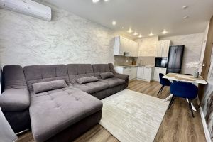 Продам квартиру 3-х комнатную с общей площадью 60м2, 12/17 эт., на улице Пр-кт победы, г. Оренбург, Оренбургская обл., Россия, агентство Бюро недвижимости Быстровой