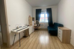 Продам квартиру 1 комнатную с общей площадью 35.6м2, 4/4 эт., на улице Голландская, г. Ской посёлок янино-1, Ленинградская обл., Россия, агентство Адресат