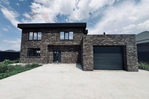 Продам дом 4-х комнатный с общей площадью 303.9м2, на улице Центральная ул, г. Старобжегокай аул, Адыгея респ., Россия, агентство Мореон Инвест