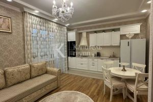 Продам квартиру 2-х комнатную с общей площадью 90м2, 8/8 эт., на улице Академический проезд, г. Дударева, Тюменская обл., Россия, агентство Капитель групп