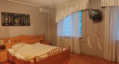 Продам квартиру 3-х комнатную с общей площадью 120м2, 5/10 эт., на улице Согласия ул, Ленинский район, г. Ростов-на-Дону, Ростовская обл., Россия, агентство Интернет-партнер. Фотография №1