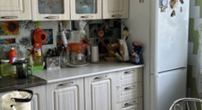 Продам квартиру 2-х комнатную с общей площадью 52м2, 8/9 эт., на улице Октябрьский пр-кт, г. Сыктывкар, Коми респ., Россия, агентство Интернет-партнер. Фотография №1