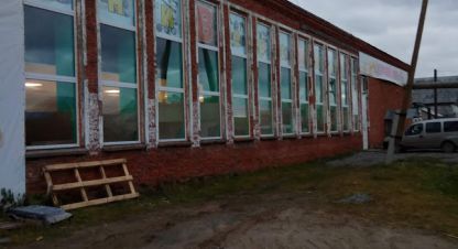 Сдам торговое помещение с общей площадью 1200м2, на улице Буденного, г. Уват, Тюменская обл., Россия, агентство JCat. Фотография №1