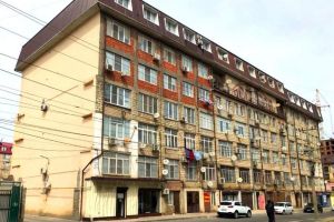 Продам квартиру 2-х комнатную с общей площадью 137.8м2, 6/7 эт., на улице Энгельса, г. Махачкала, Дагестан респ., Россия, агентство JCat
