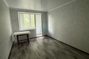 Продам квартиру 2-х комнатную с общей площадью 42.4м2, 2/5 эт., на улице 1-я железнодорожная, г. Астрахань, Астраханская обл., Россия, агентство АН Доверие