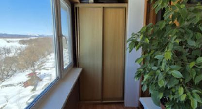 Продам квартиру 2-х комнатную с общей площадью 43.5м2, 5/5 эт., на улице 2-я набережная ул, г. Южно-Сахалинск, Сахалинская обл., Россия, агентство Интернет-партнер. Фотография №1