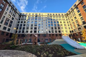 Продам квартиру 2-х комнатную с общей площадью 74.2м2, 2/9 эт., на улице Стахановцев ул, Красногвардейский район, г. Санкт-Петербург, Санкт-Петербург, Россия, агентство Интернет-партнер