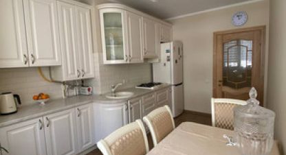 Продам квартиру 2-х комнатную с общей площадью 62м2, 7/11 эт., на улице Севастопольская, Центральный район, г. Симферополь , Крым авт. респ., Россия, агентство Интернет-партнер. Фотография №1