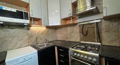 Продам квартиру 3-х комнатную с общей площадью 55.8м2, 4/5 эт., на улице Ленина пр-кт, центральный район, г. Комсомольск-на-Амуре, Хабаровский край, Россия, агентство Интернет-партнер. Фотография №1