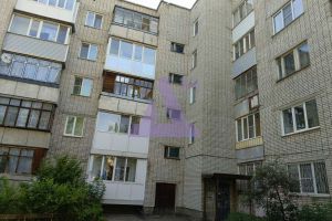 Продам квартиру 2-х комнатную с общей площадью 51.1м2, 3/5 эт., на улице Прудская, г. Новоалтайск, Алтайский край, Россия, агентство АН Династия 24