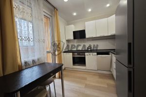 Продам квартиру 2-х комнатную с общей площадью 47.2м2, 1/14 эт., на улице Александра курынова, г. Казань, Татарстан респ., Россия, агентство Арслан