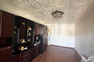 Продам квартиру 2-х комнатную с общей площадью 45м2, 5/5 эт., на улице Коммунистическая, г. Стерлитамак, Башкортостан респ., Россия, агентство Бюро